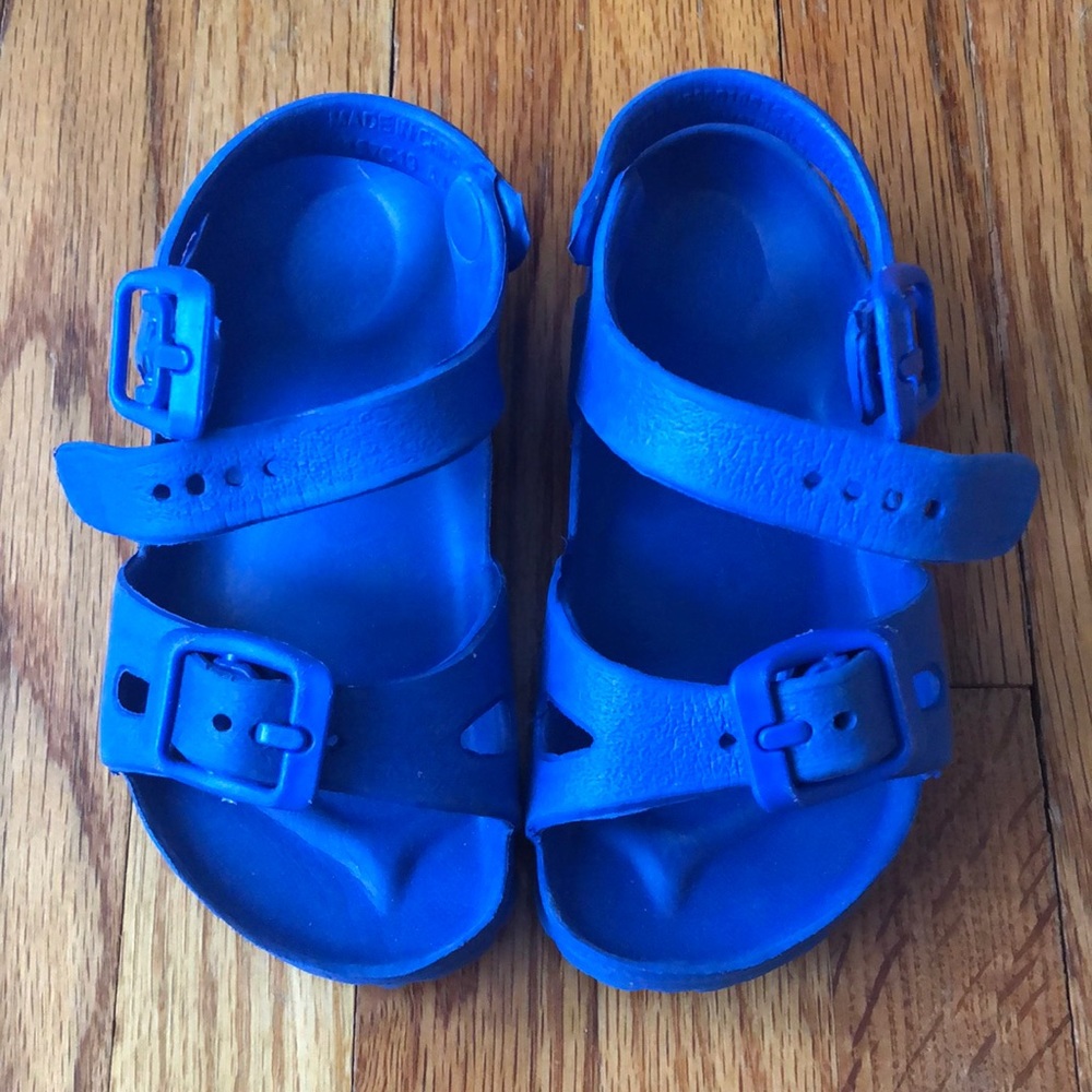 blue strappy sandals | size 5-6